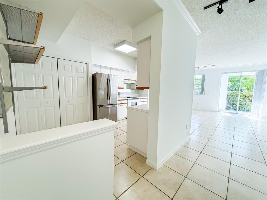 3105 Ne 184th St #7106 - Photo 5 of 36