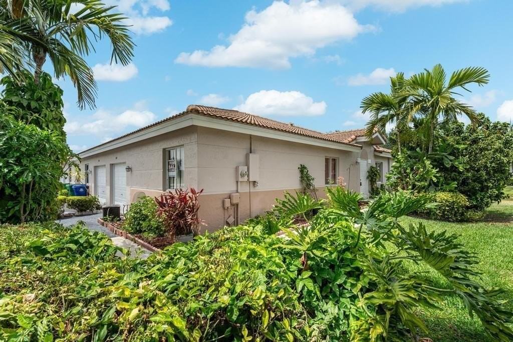 1881 Sw 116th Way #1881 - Photo 3 of 26