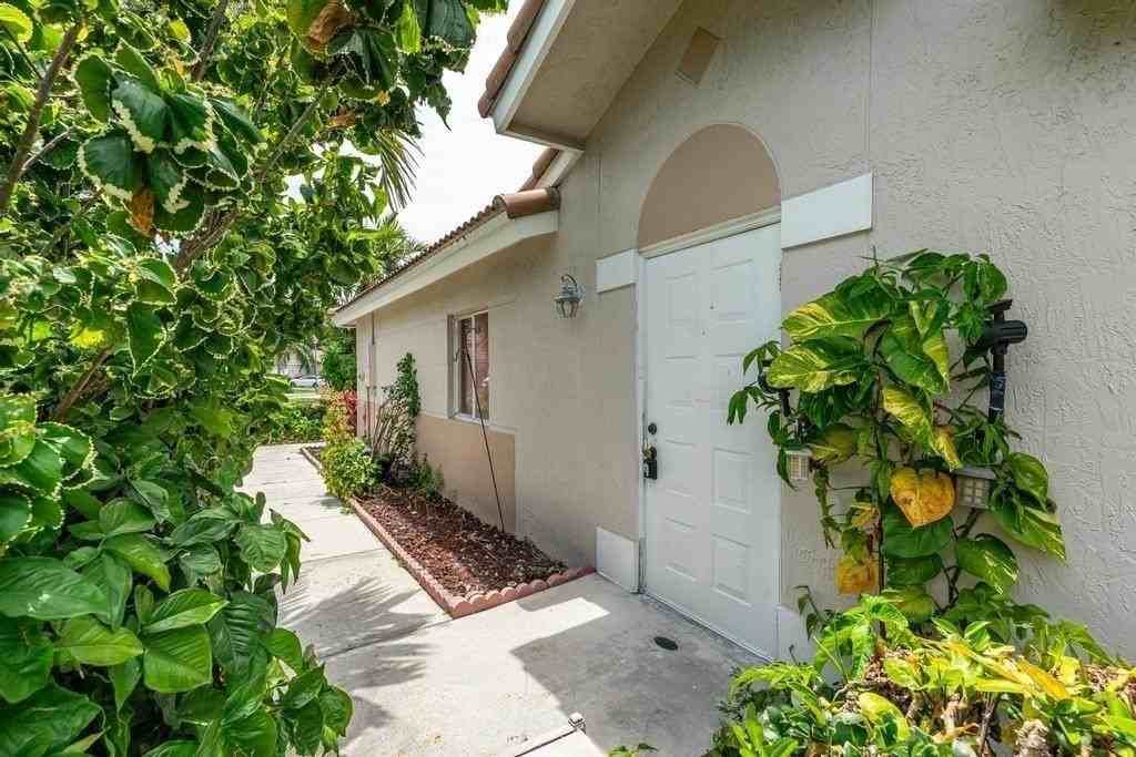 1881 Sw 116th Way #1881 - Photo 4 of 26