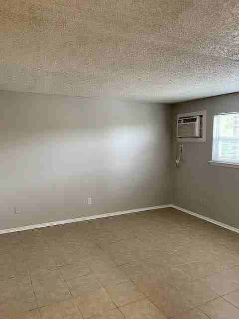 210 Hendricks Blvd - Photo 4 of 13