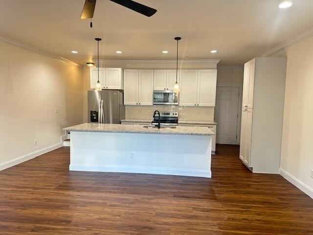 1925 Cypress Ln - Photo 3 of 24