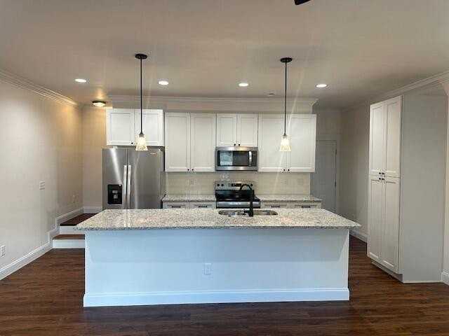 1925 Cypress Ln - Photo 4 of 24