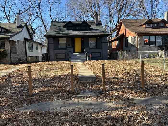 5414 Brooklyn Ave - Photo 2 of 44