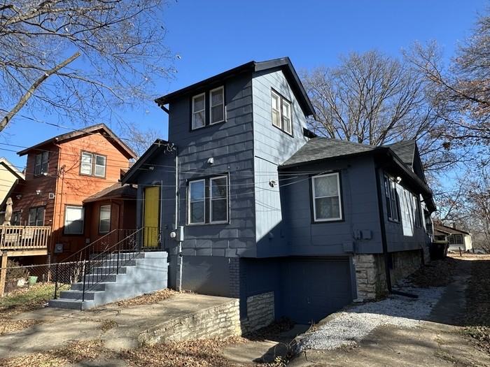 5414 Brooklyn Ave - Photo 4 of 44