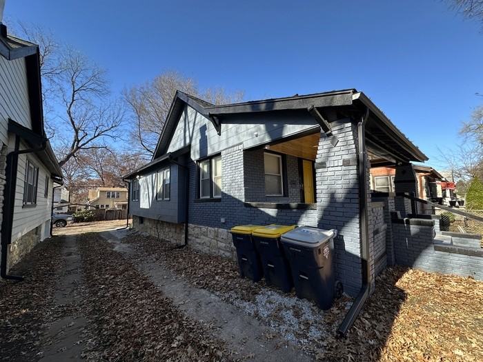 5414 Brooklyn Ave - Photo 5 of 44