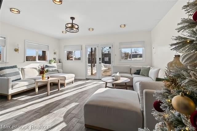 3020 Grove St - Photo 4 of 32