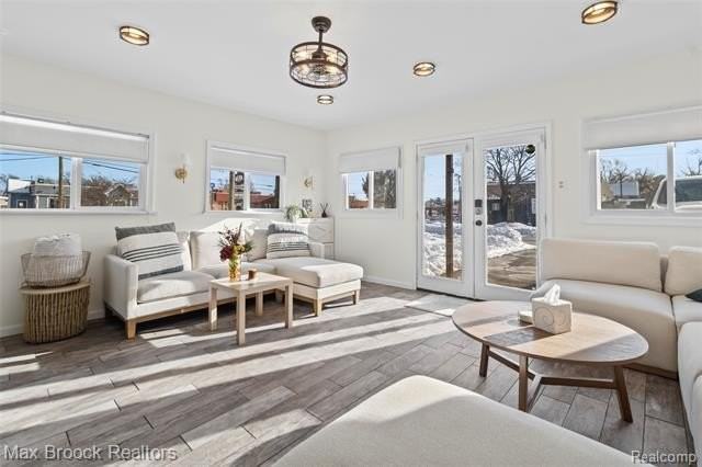 3020 Grove St - Photo 5 of 32