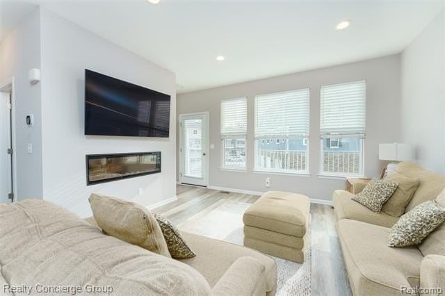 645 Jenny Way - Photo 4 of 24