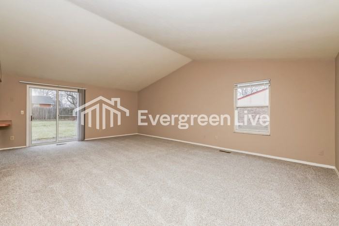 4727 Stonehedge St - Photo 3 of 15