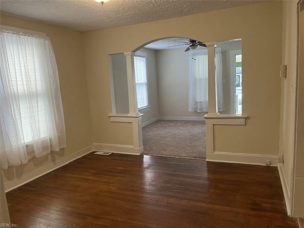 1328 Stewart St - Photo 3 of 31