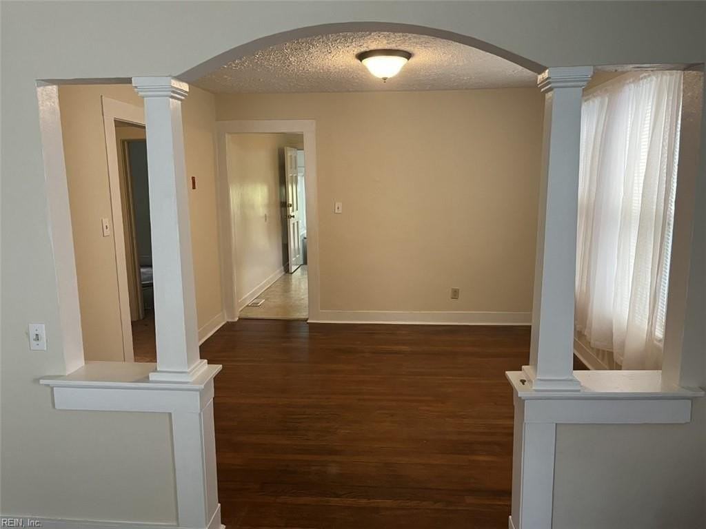 1328 Stewart St - Photo 6 of 31