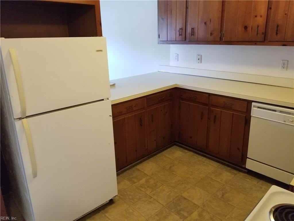 2530 Cedarwood Dr #B11 - Photo 5 of 8