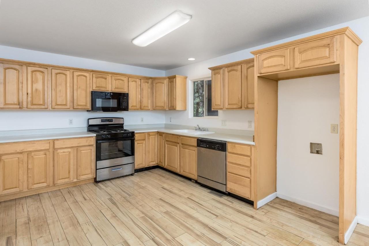 6885 Kings Row Dr #NA - Photo 5 of 19