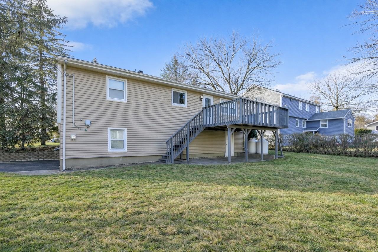 4 Soundview Ave #NA - Photo 3 of 38