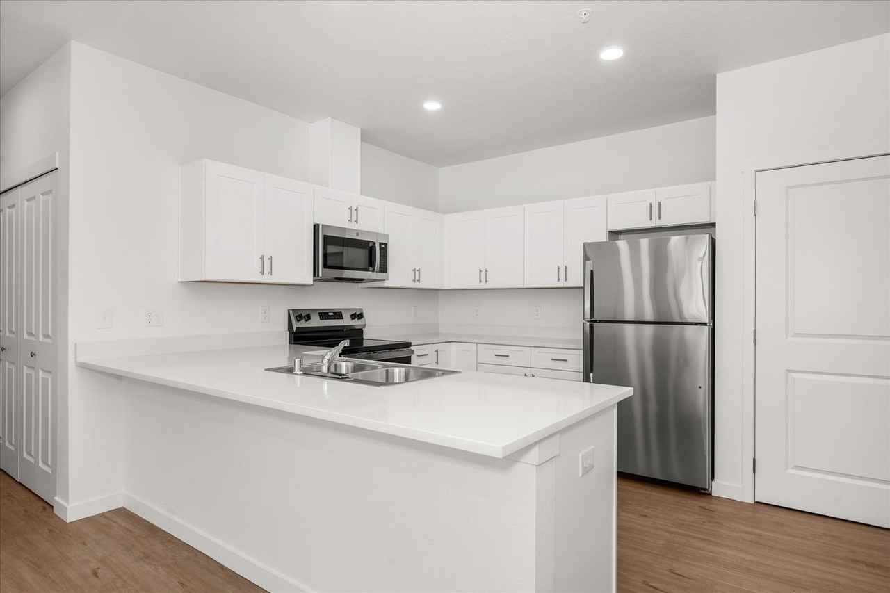 505 E Hawthorne Rd #203 - Photo 3 of 24