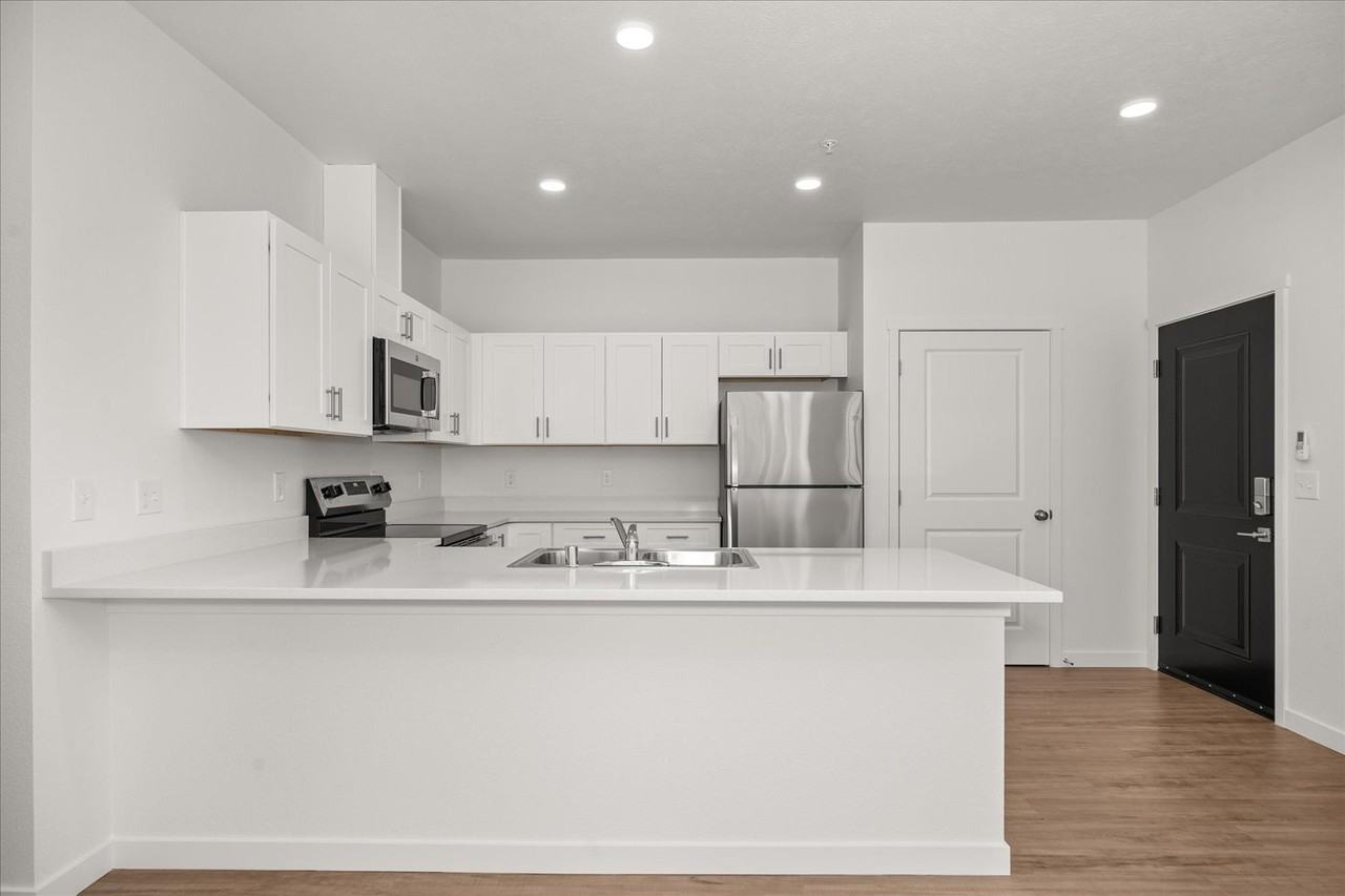 505 E Hawthorne Rd #206 - Photo 4 of 26