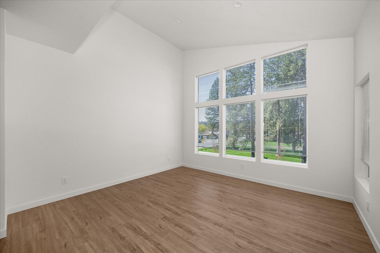 505 E Hawthorne Rd #206 - Photo 7 of 26