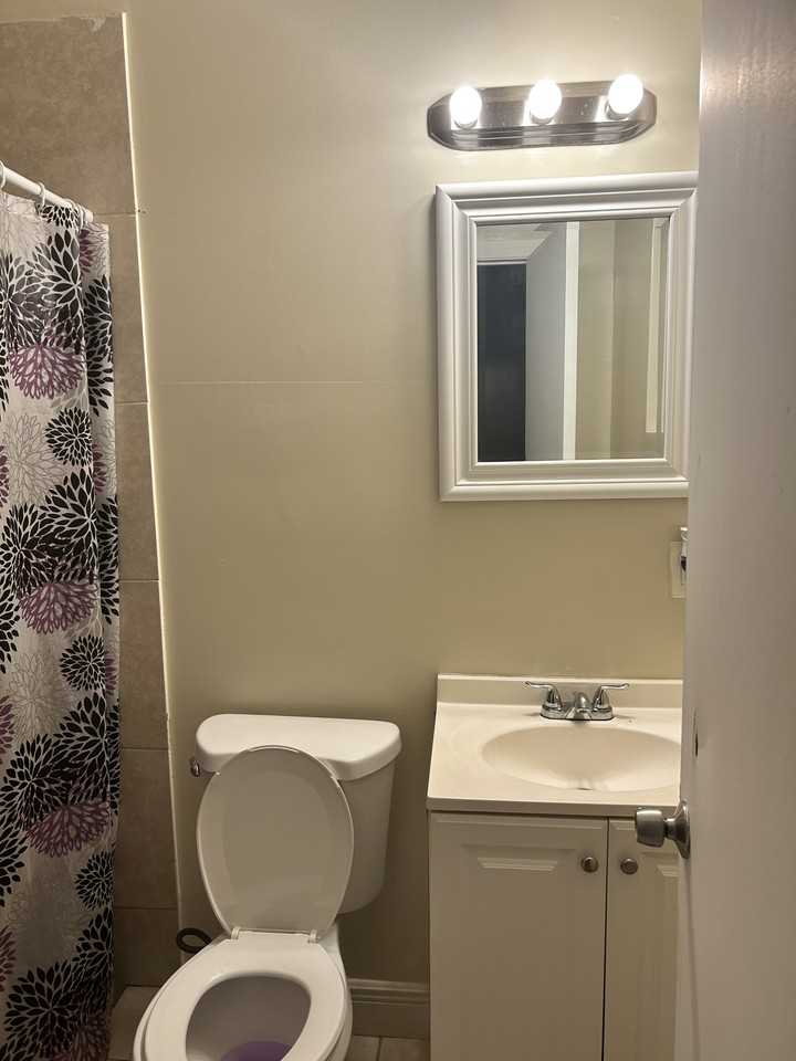 2513 Nw 19th St #4 - Photo 3 of 6