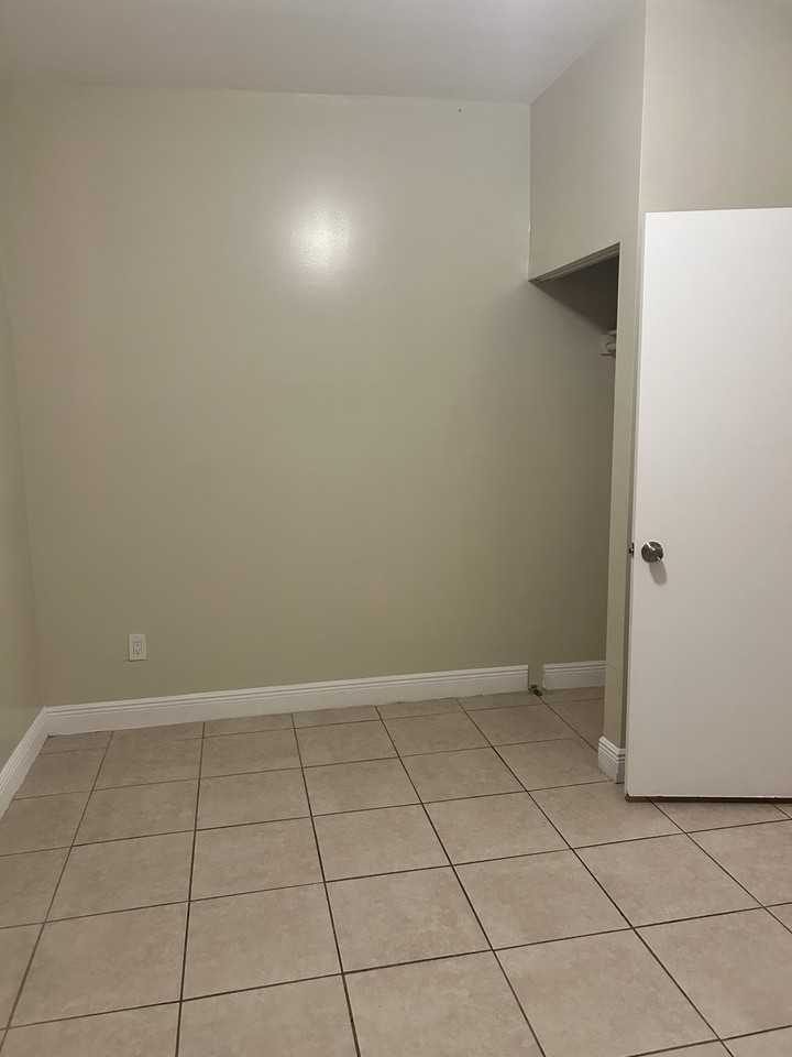 2513 Nw 19th St #4 - Photo 5 of 6