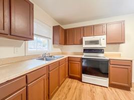 featured image of 32 Fox Hill Dr #32