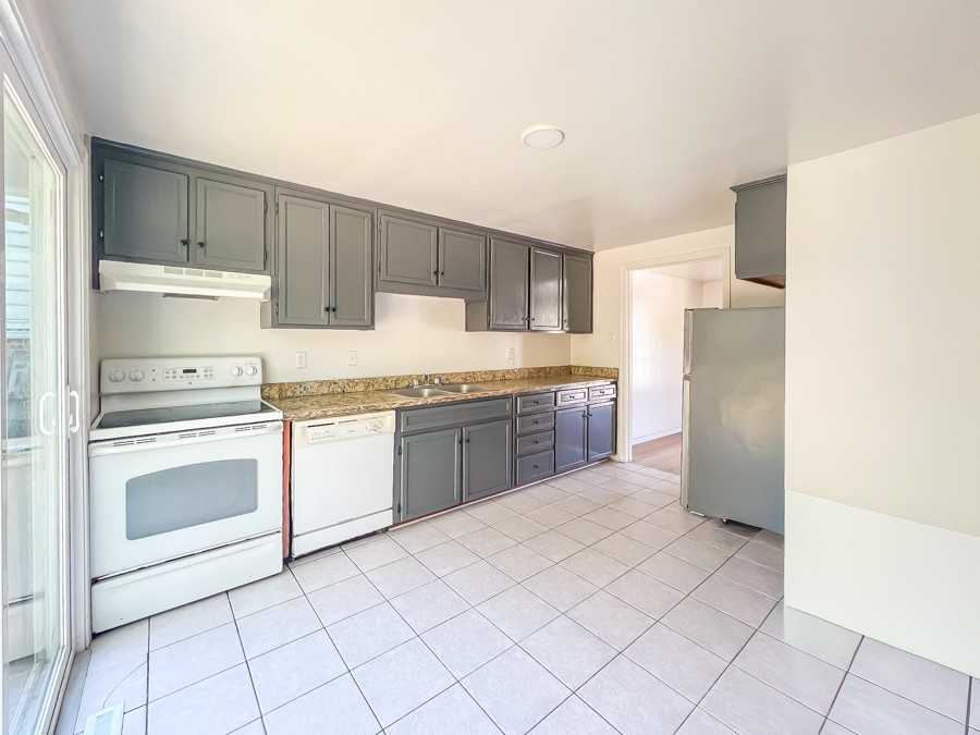 39 Fox Hill Dr #39 - Photo 5 of 16