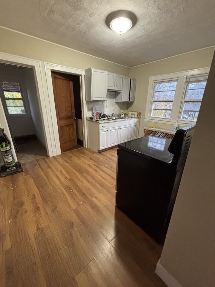 20 Dover St #2ndFL - Photo 7 of 12