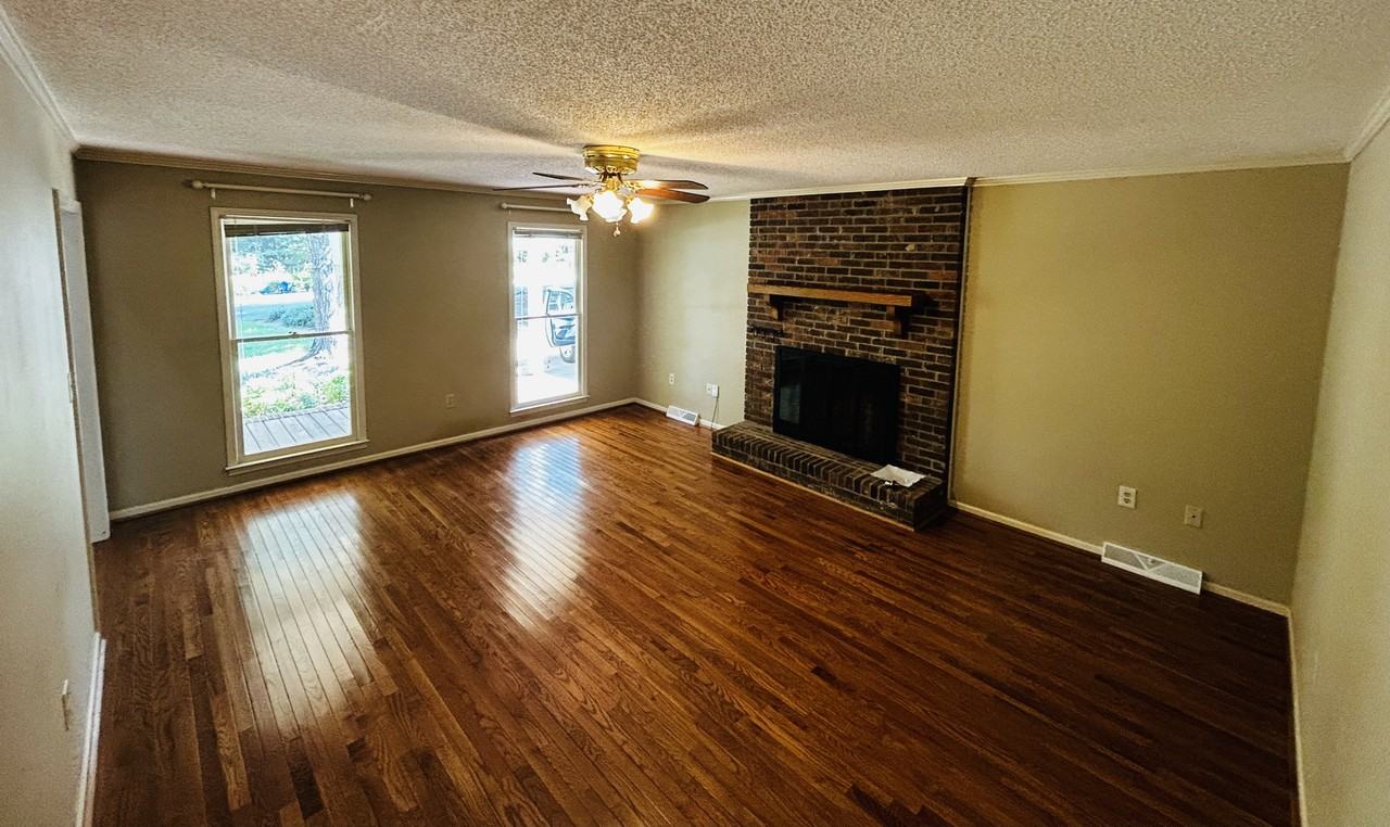 709 Pineapple Pointe #NA - Photo 3 of 25