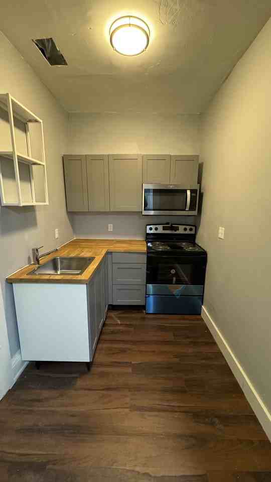 1738 17th St N #4 - Photo 4 of 7