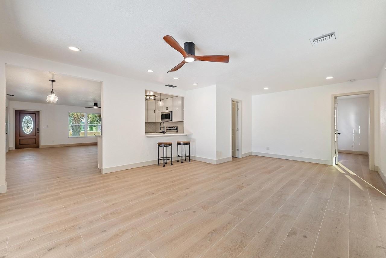 549 Nw Salina Ter - Photo 7 of 29