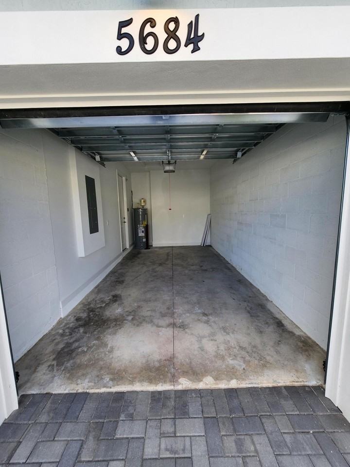 5684 Divine Dr - Photo 6 of 21