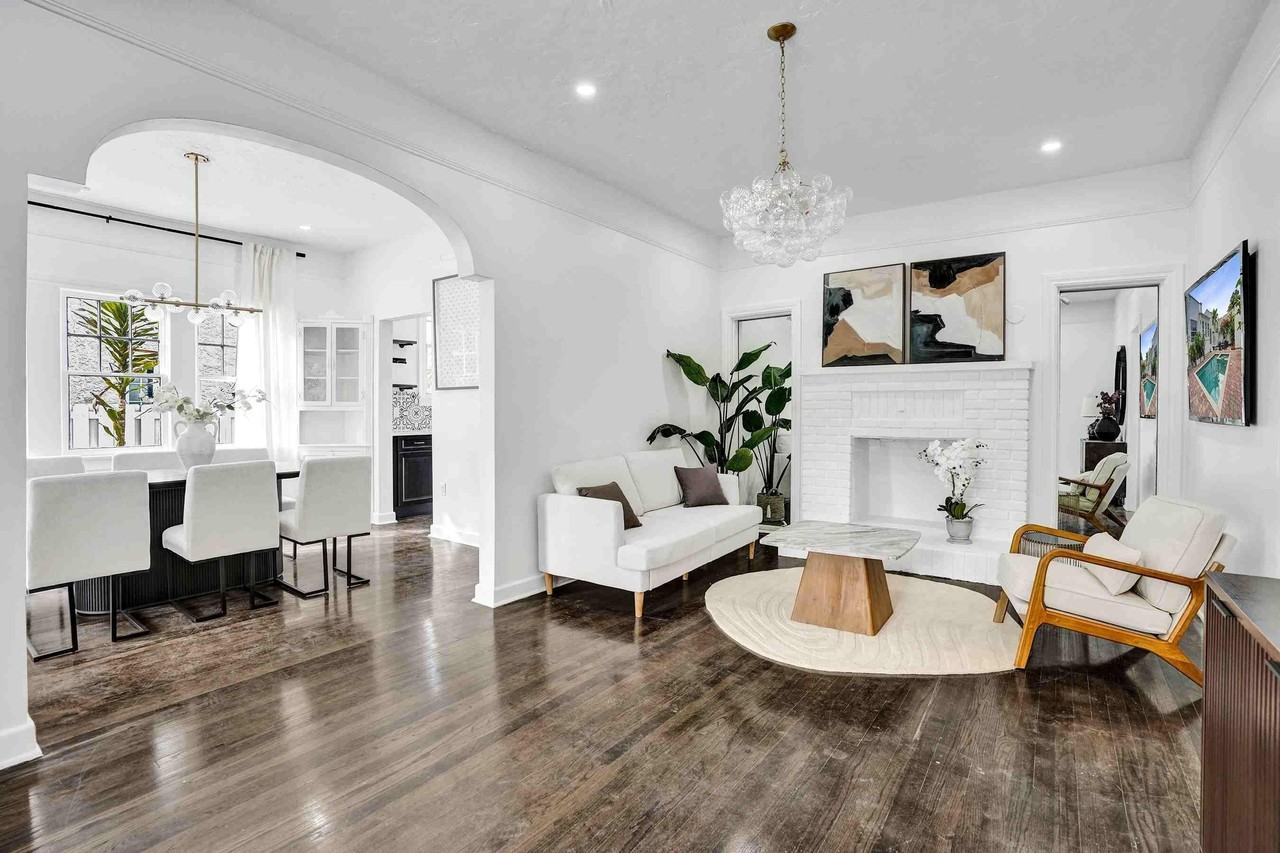 435 35th St - Photo 2 of 22