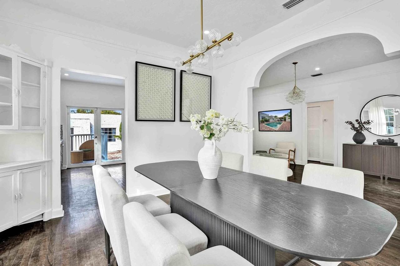 435 35th St - Photo 4 of 22