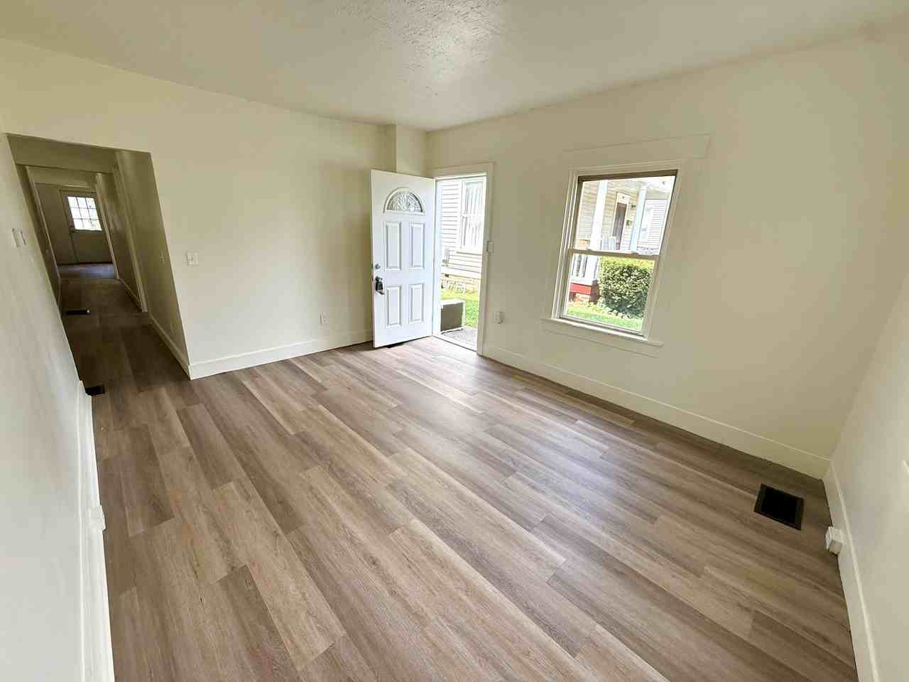 445 E Silver St #1 - Photo 3 of 14