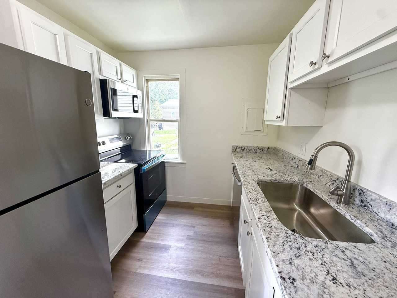 445 E Silver St #1 - Photo 5 of 14