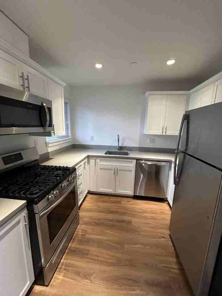 320 W Micheltorena St Unit A #A - Photo 5 of 9