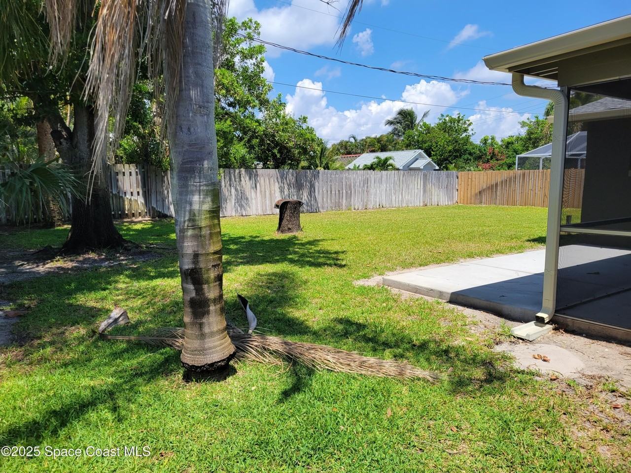 245 Harbour Dr E - Photo 3 of 45