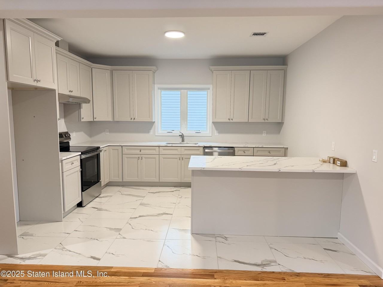 58 Rathbun Ave #2 - Photo 3 of 8