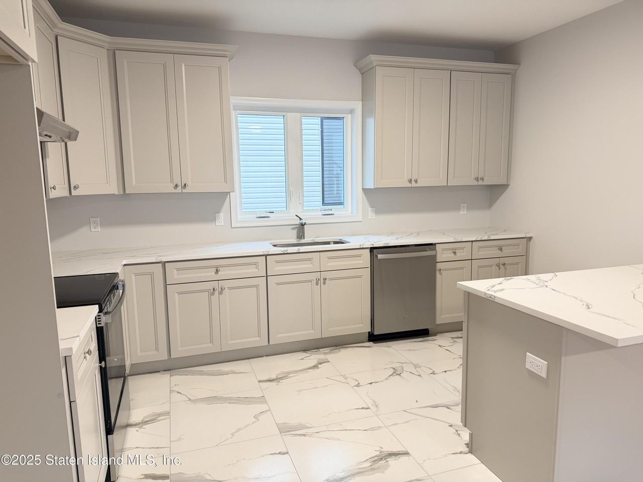 58 Rathbun Ave #2 - Photo 5 of 8