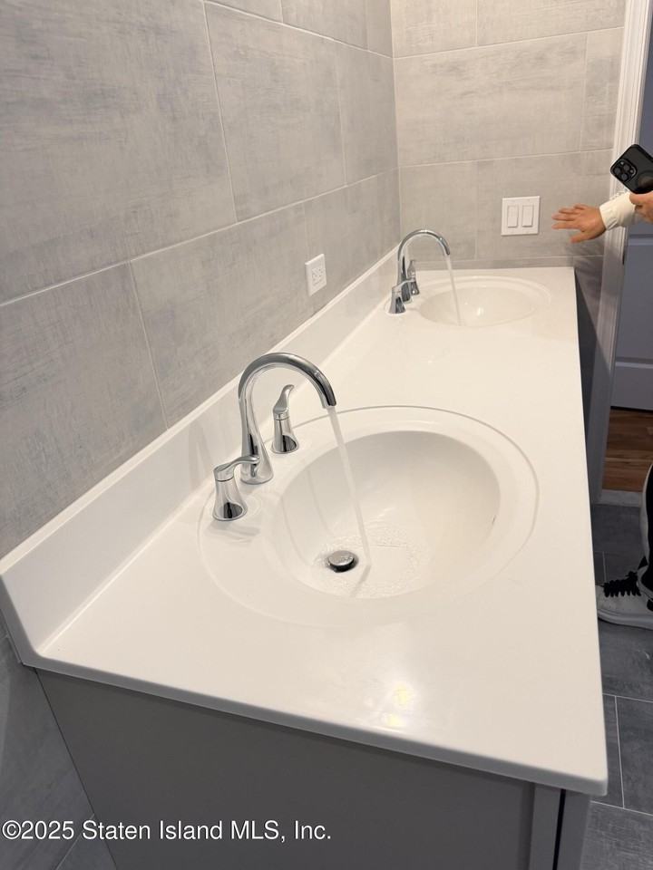 58 Rathbun Ave #2 - Photo 6 of 8