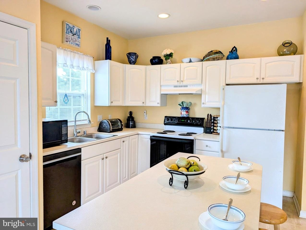 38337 Amaganst Ln - Photo 2 of 50