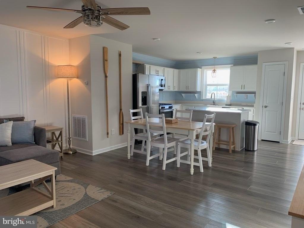 25076 Saltwater Cir - Photo 3 of 12