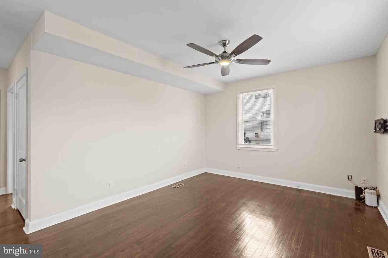 929 Kinwat Ave - Photo 5 of 31