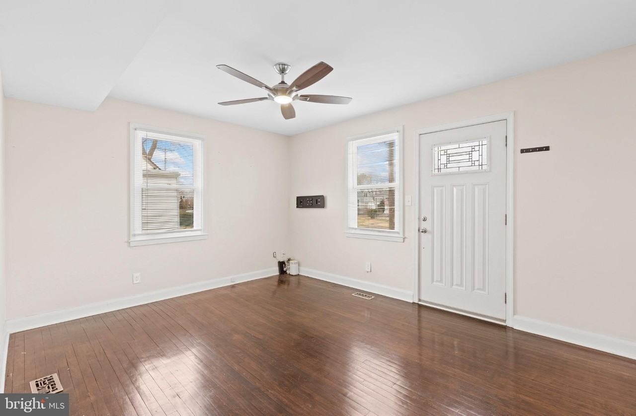 929 Kinwat Ave - Photo 6 of 31