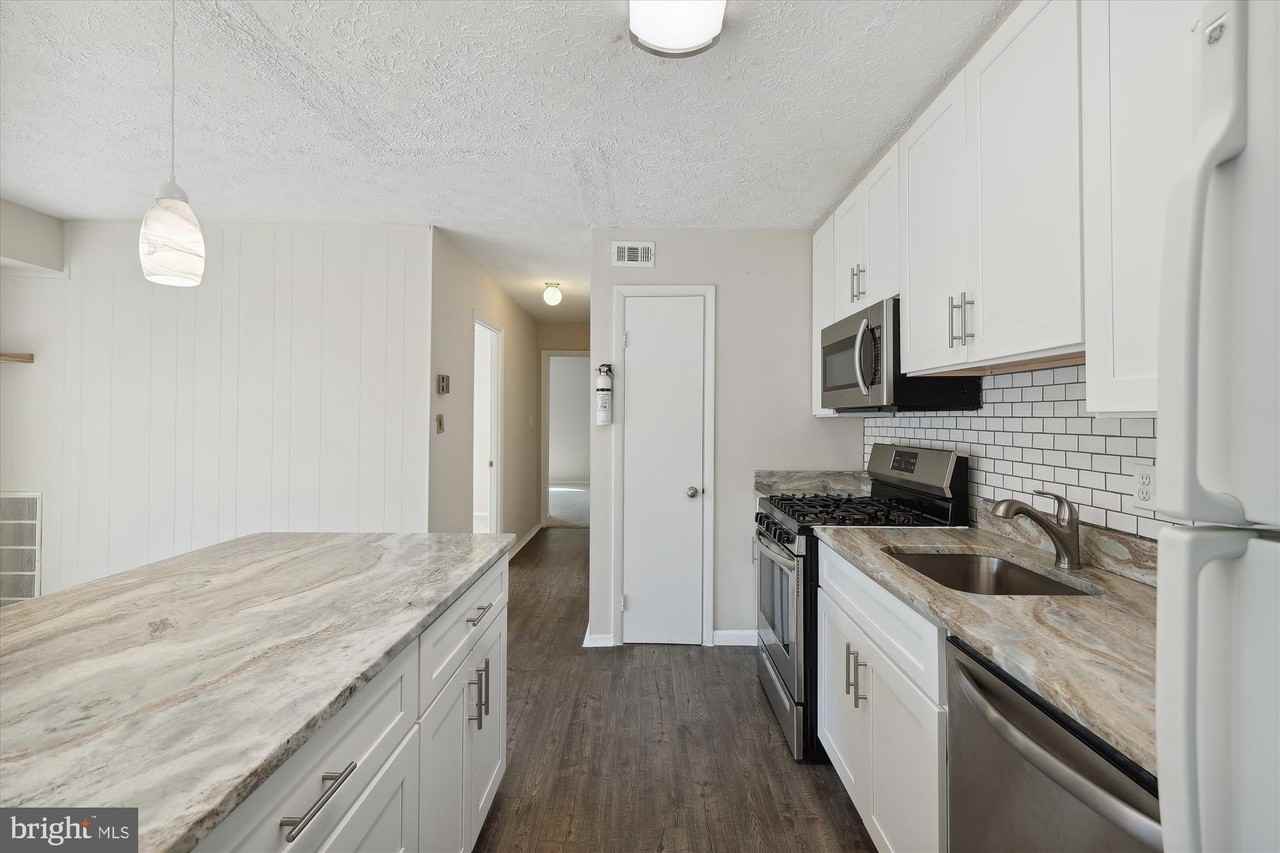 12305 Braxfield Ct Unit 406 #406 - Photo 4 of 35