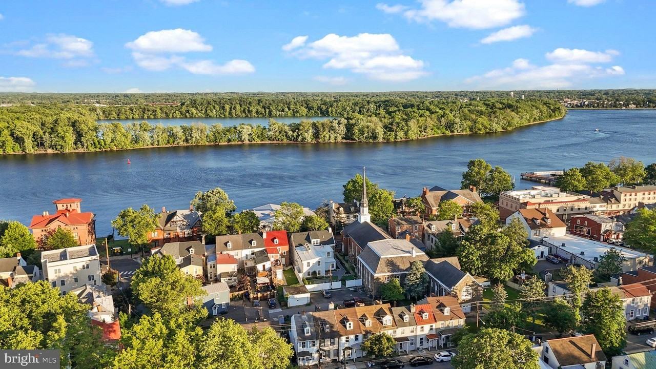 244 Cedar St - Photo 2 of 21