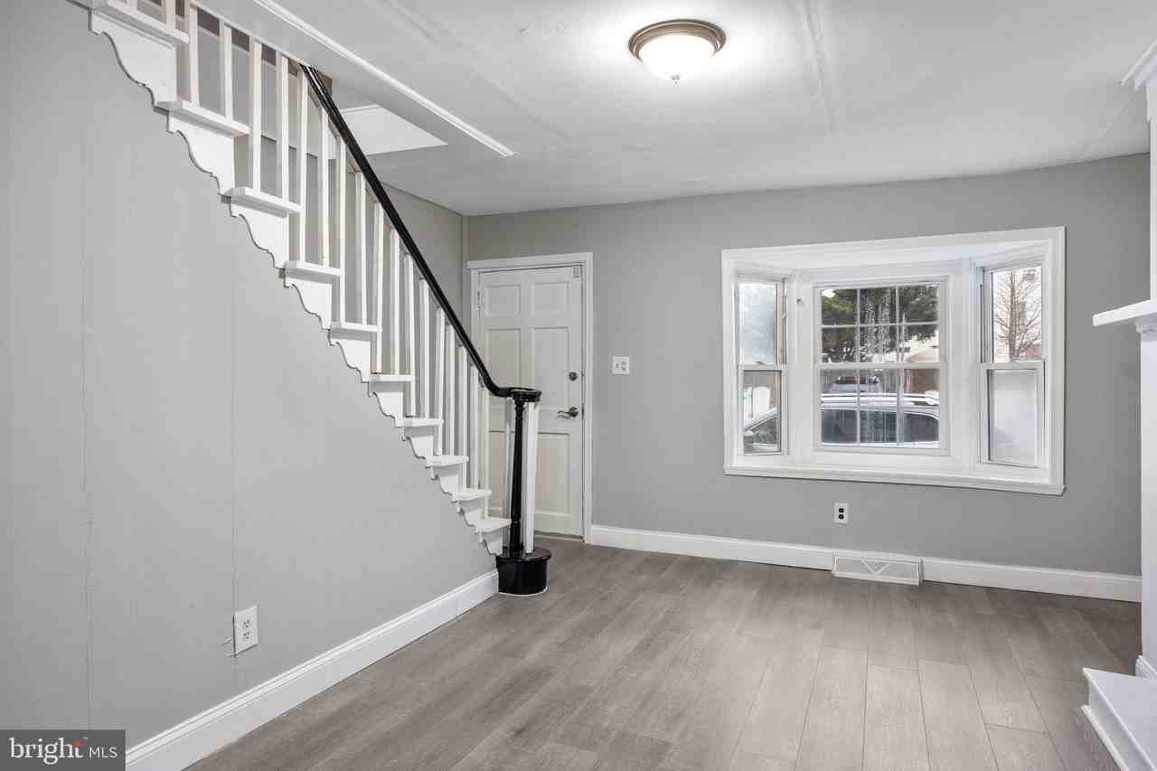 244 Cedar St - Photo 4 of 21