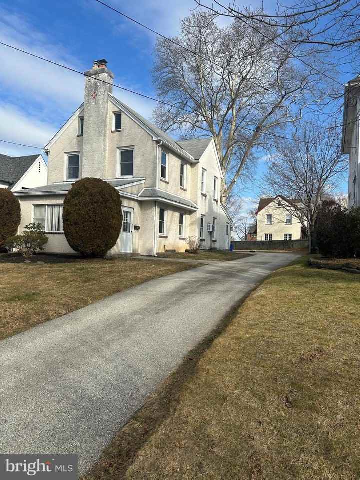 2419 Hollis Rd - Photo 2 of 24