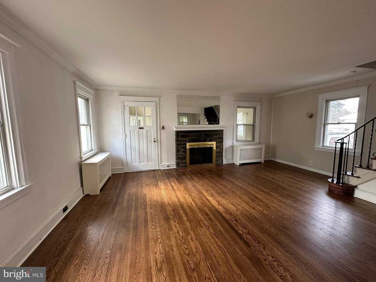 2419 Hollis Rd - Photo 5 of 24