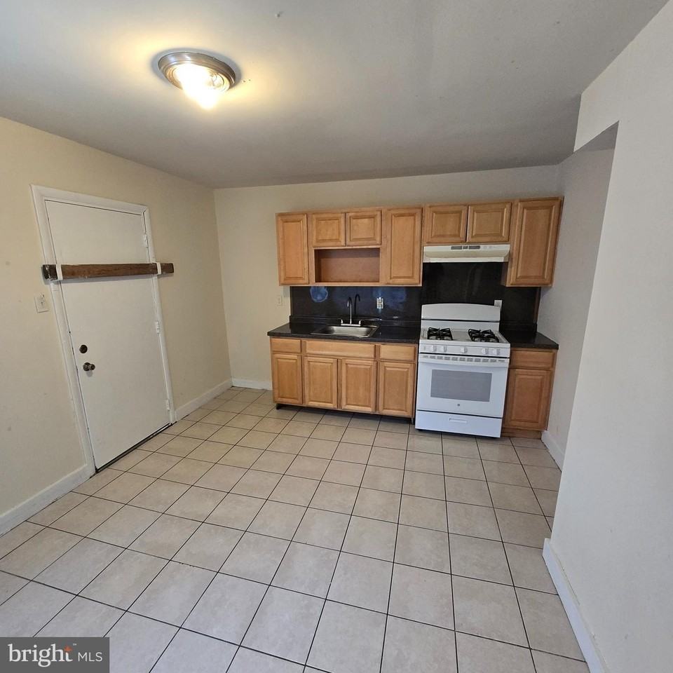 5915 Baynton St - Photo 3 of 5