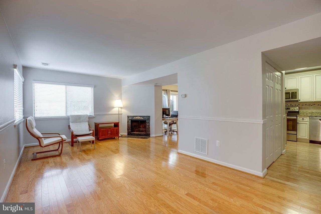 10605 Summer Oak Ct - Photo 3 of 23